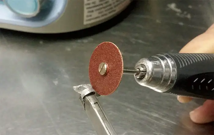 disc abrazic din oxid de aluminiu in laborator de tehnica dentara