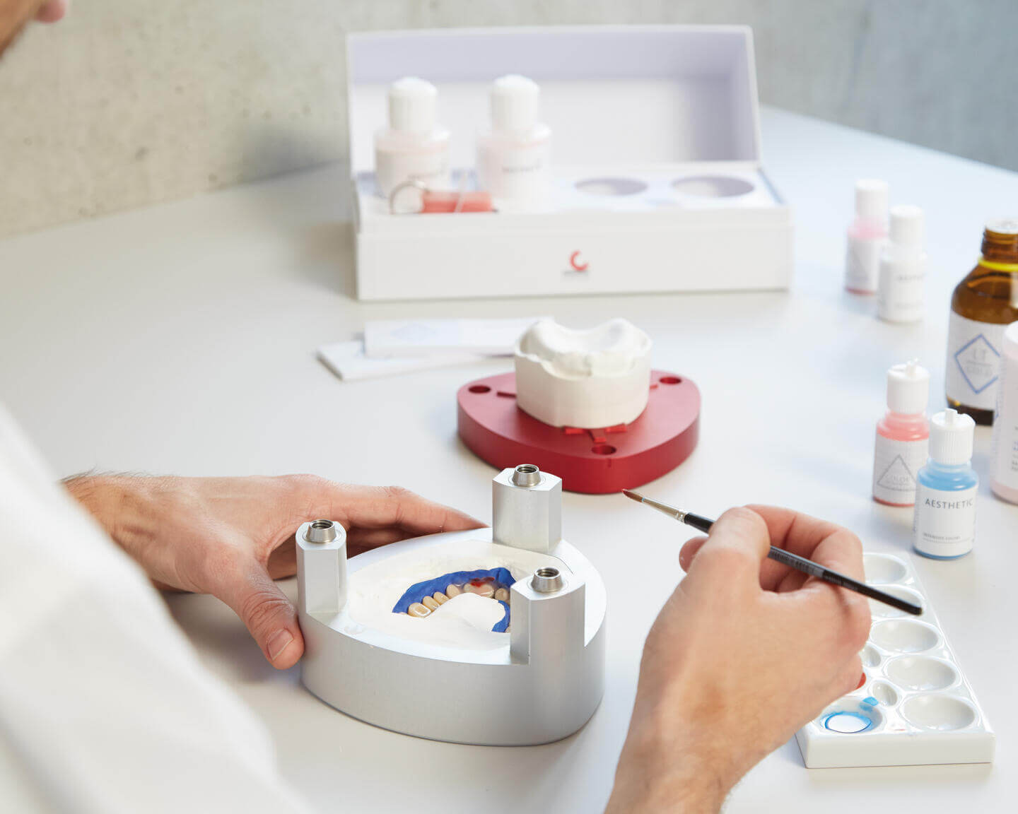 utilizarea acrilatului aesthetic intensiv colors in laboratorul de tehnica dentara