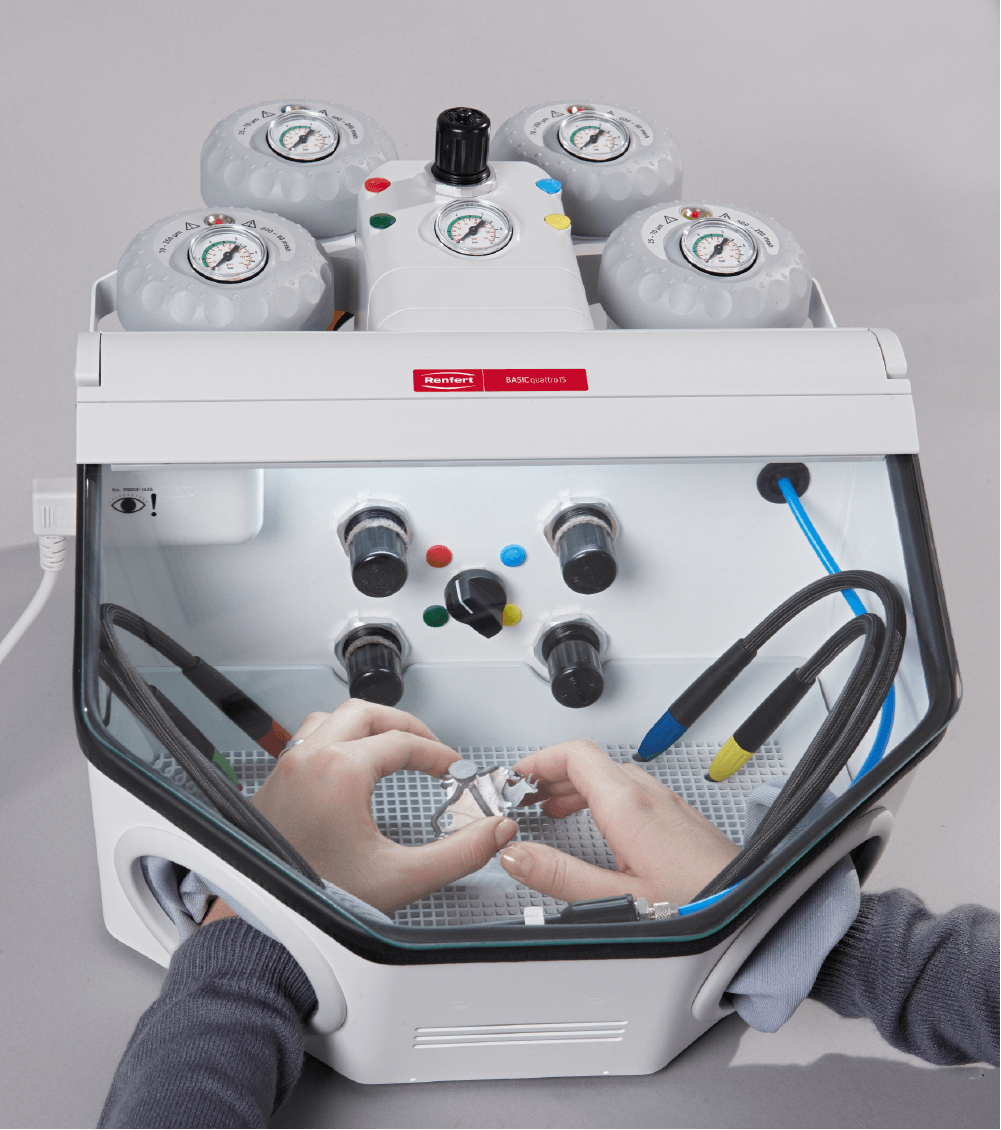 sablator basic quattro is cu functie de oprire imediata. Utilizat in laborator