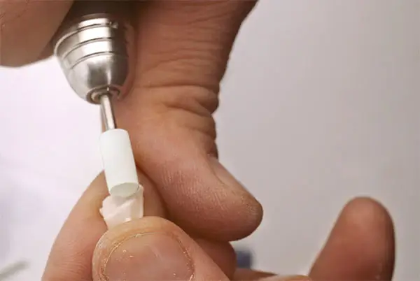 pietre montate in utilizare in laborator