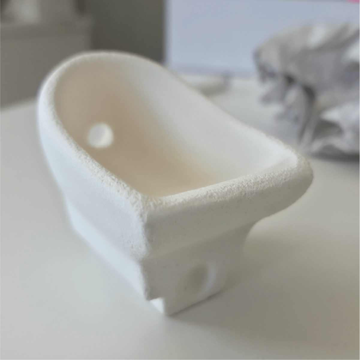 creuzet denti 6 prezentare pe birou