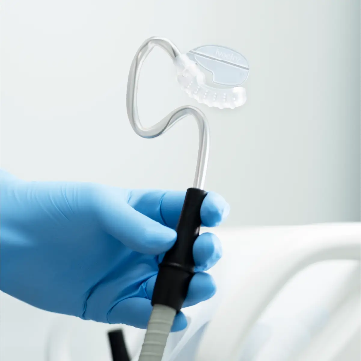 medic stomatolog tinand in mana optragate dry control