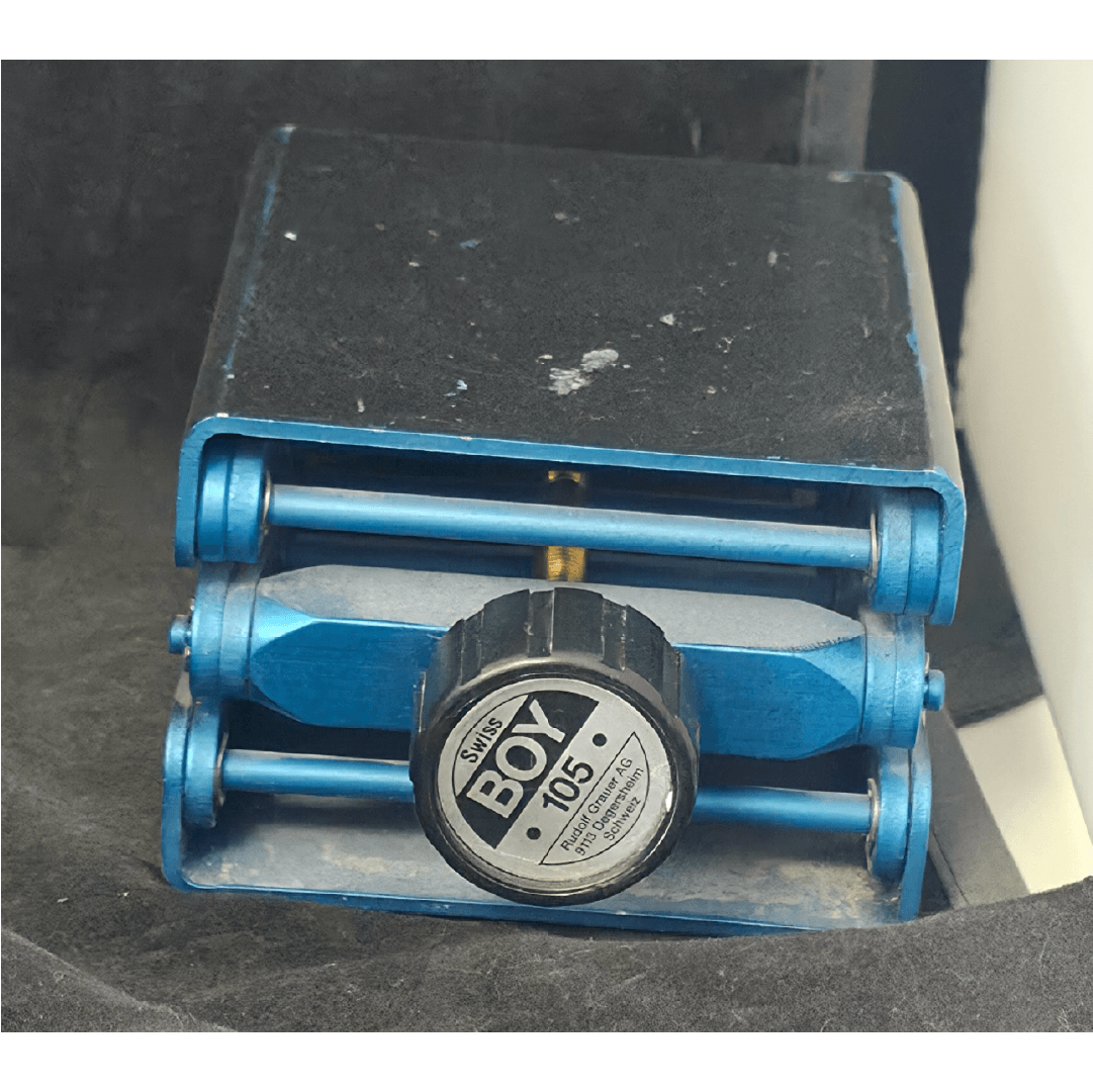 masa de taiere dispusa in laborator