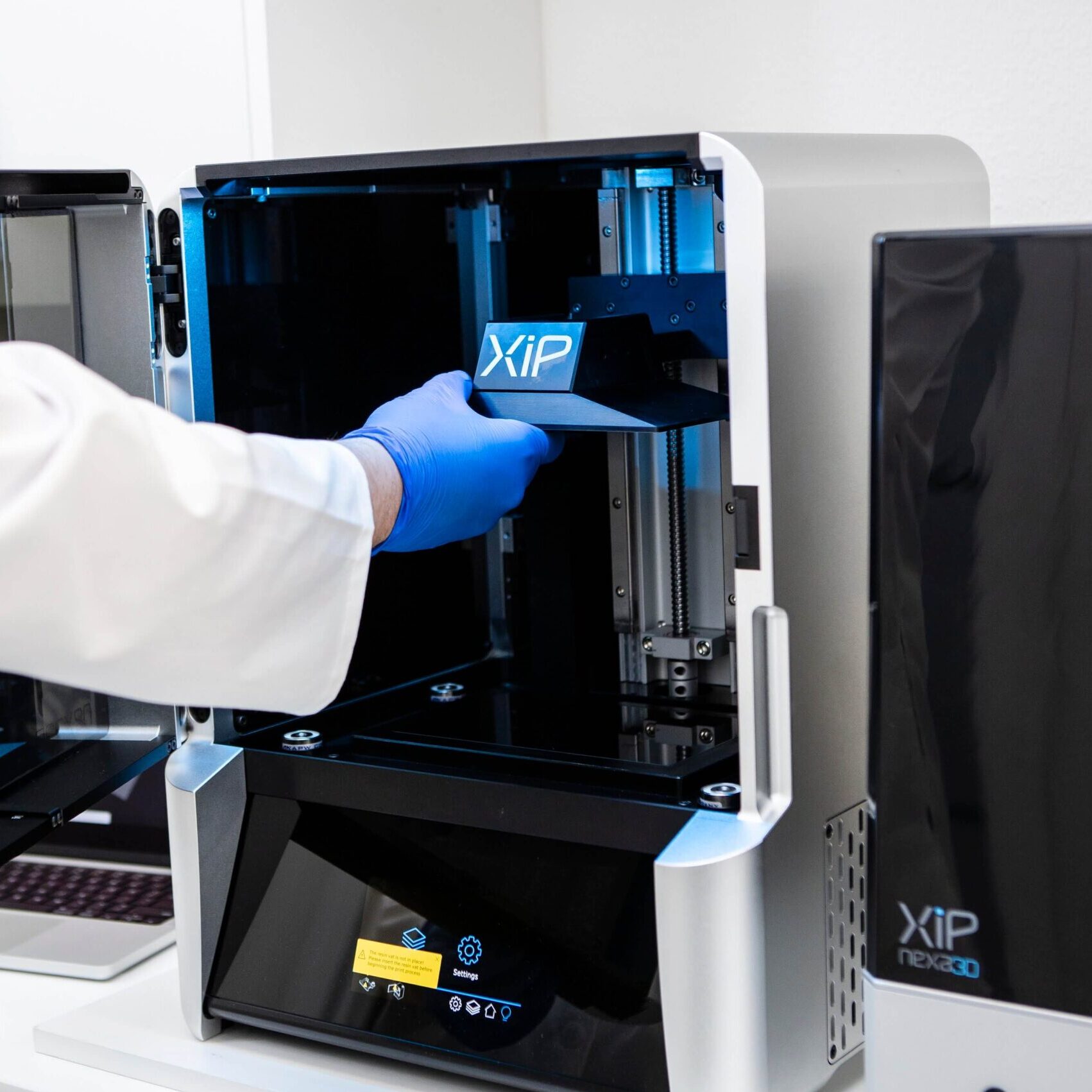 imprimanta 3D nexa 3D xip in laboratorul de tehnica dentara