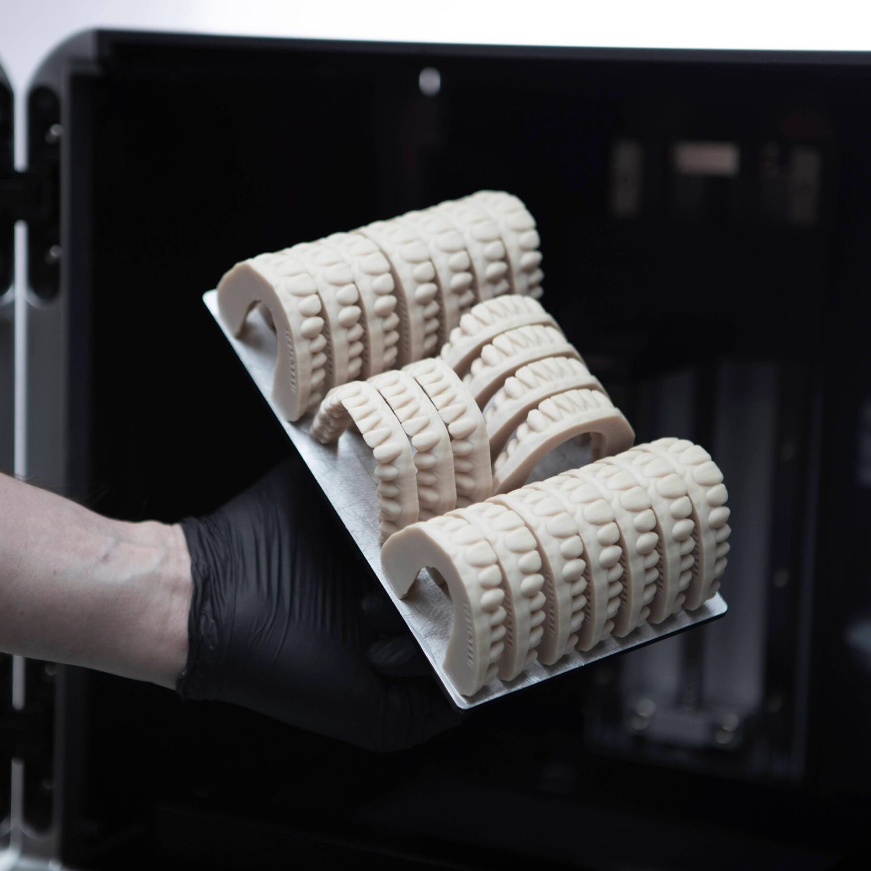 platforma de printare cu modele printate cu imprimanta 3D nexa 3D xip