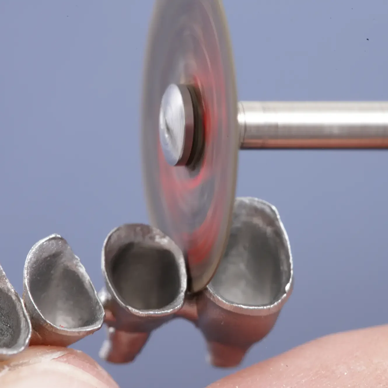 disc separator dynex utilizat pe un model din metal