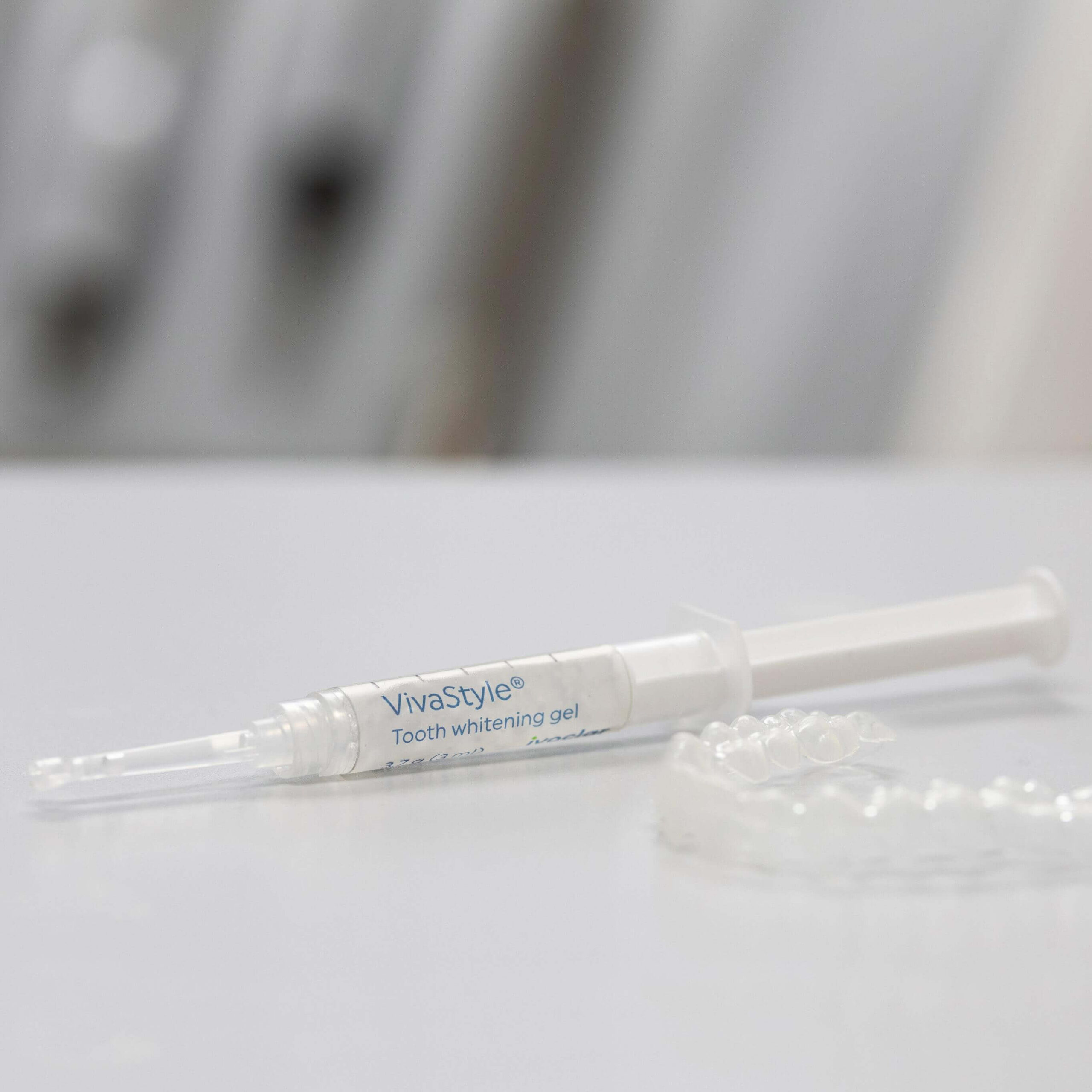 gel de albire dentara langa gutiera